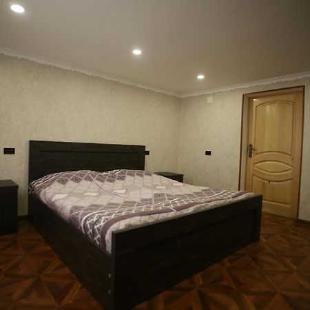 Guest House Nikola Zugdidi Exterior foto